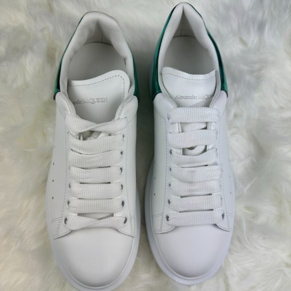 Alexander McQueen Oversize Sneaker in White/Emerald - Picture 2 of 7
